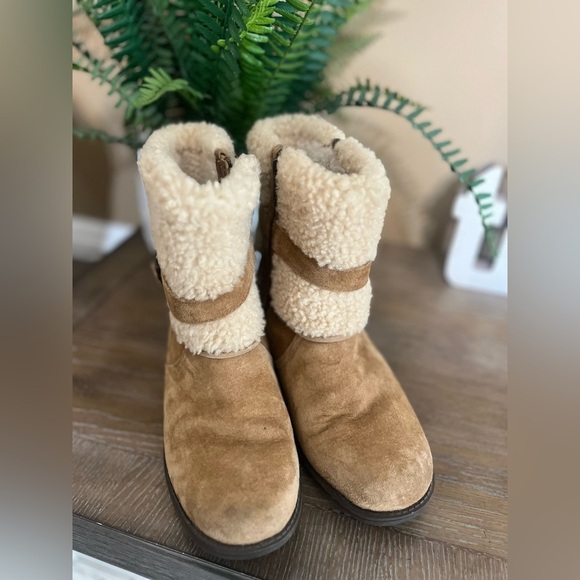 UGG Blayre Il Buckle Sheepskin Collared Boot Size 5.5 Brown Ankle Boot - Picture 2 of 13